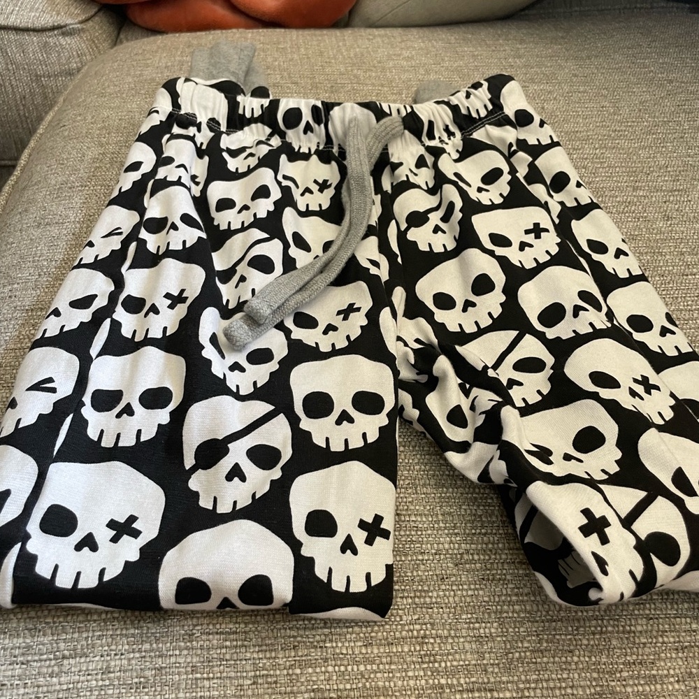 Honest Black and White Skull Print joggers
